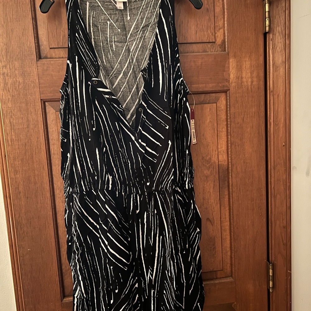 Black & White Sleeveless Romper